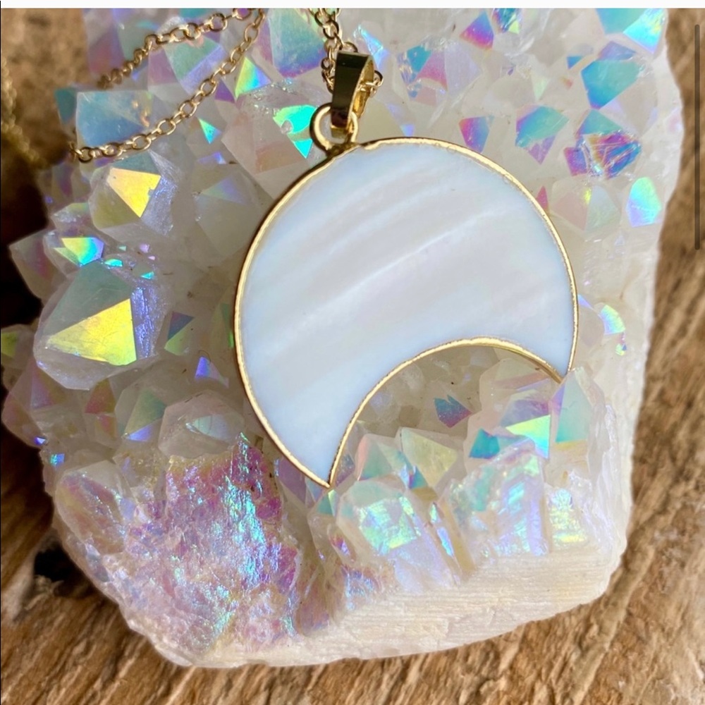 Carved shell Boho Moon 22k gold necklace - Picture 1 of 3